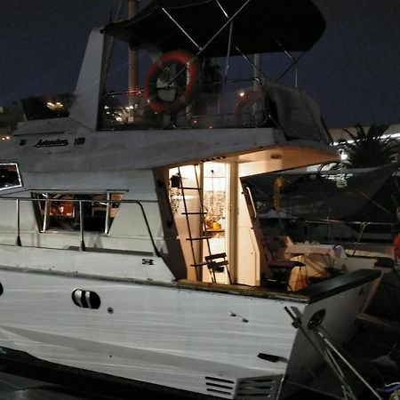 Barco Lucky Sant Adria de Besos Exterior foto