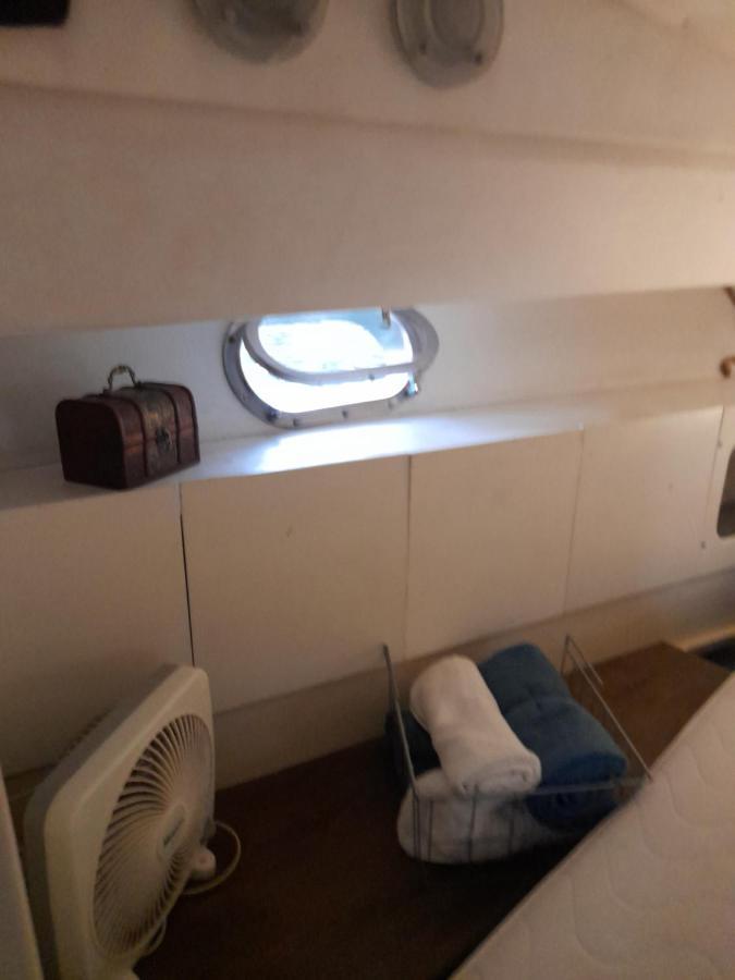 Barco Lucky Sant Adria de Besos Exterior foto