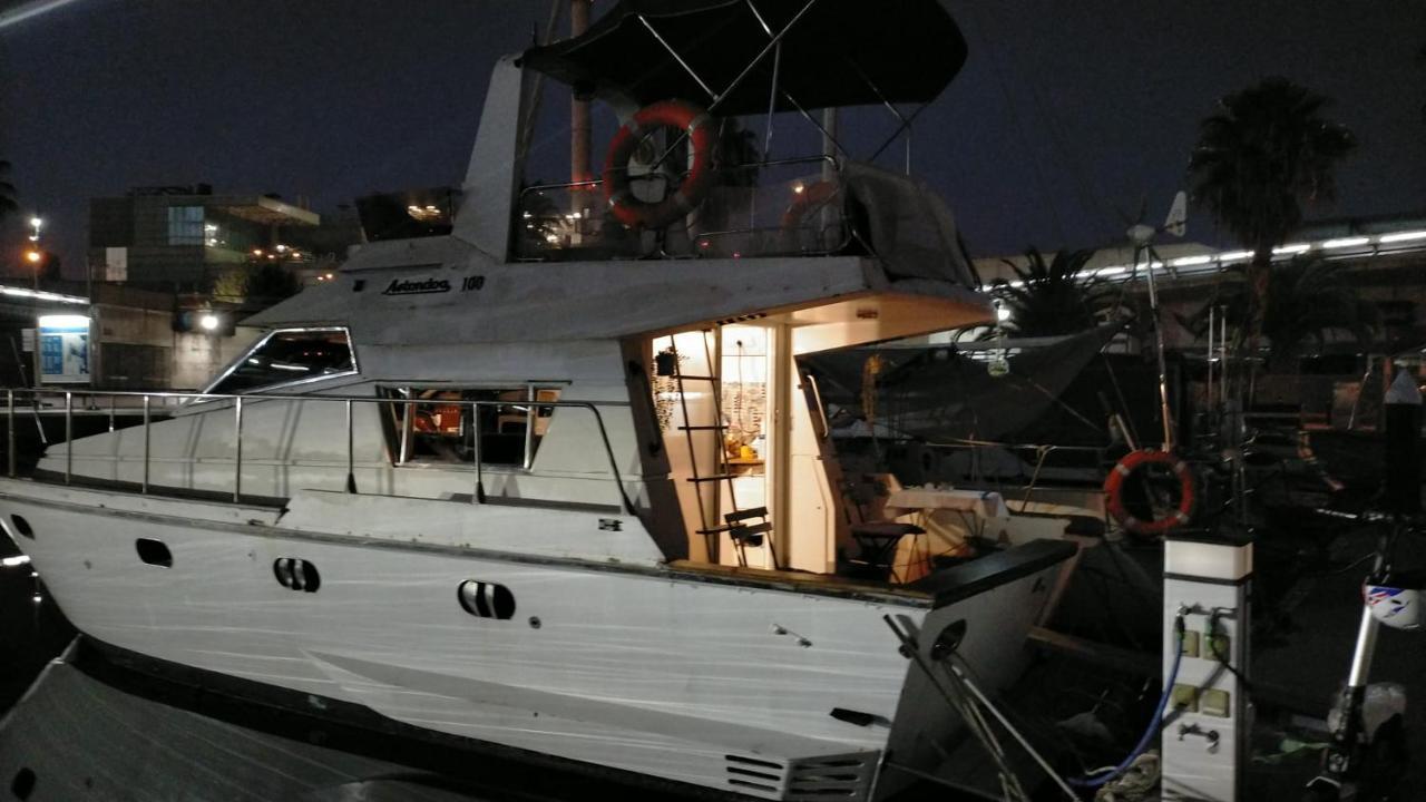 Barco Lucky Sant Adria de Besos Exterior foto