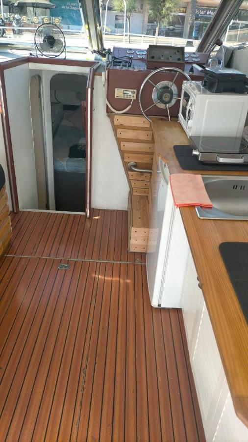Barco Lucky Sant Adria de Besos Exterior foto