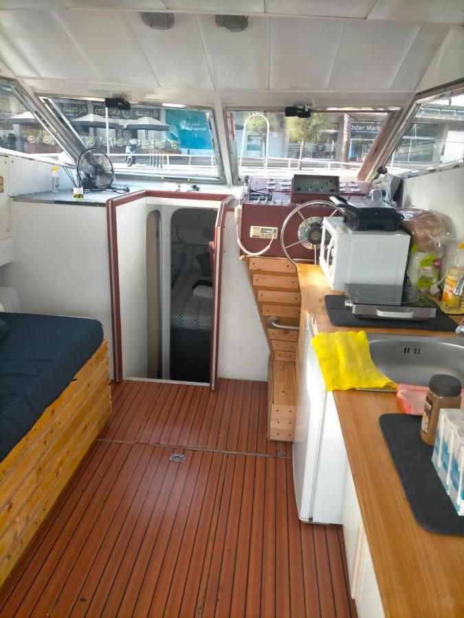 Barco Lucky Sant Adria de Besos Exterior foto